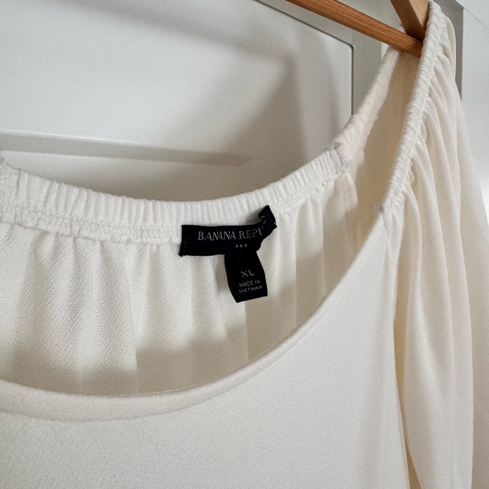 NWOT Elegant Cream Women's Top - Picture 4 of 6